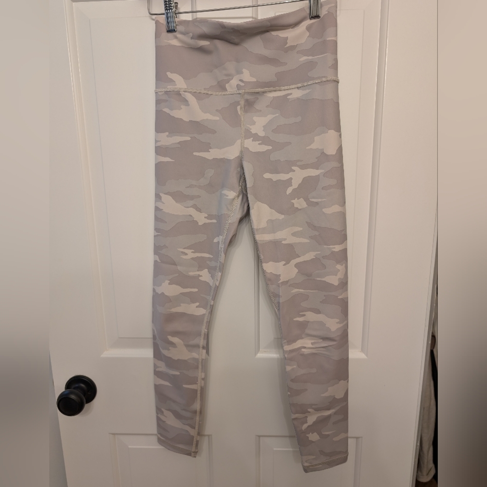 Athleta Elation Gray Camouflage 7/8 Leggings